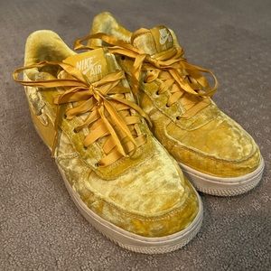 Nike Air Force 1 Mineral Gold